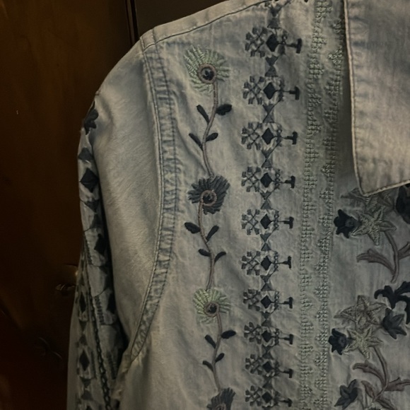 J.Jill denim floral button down - Picture 3 of 7